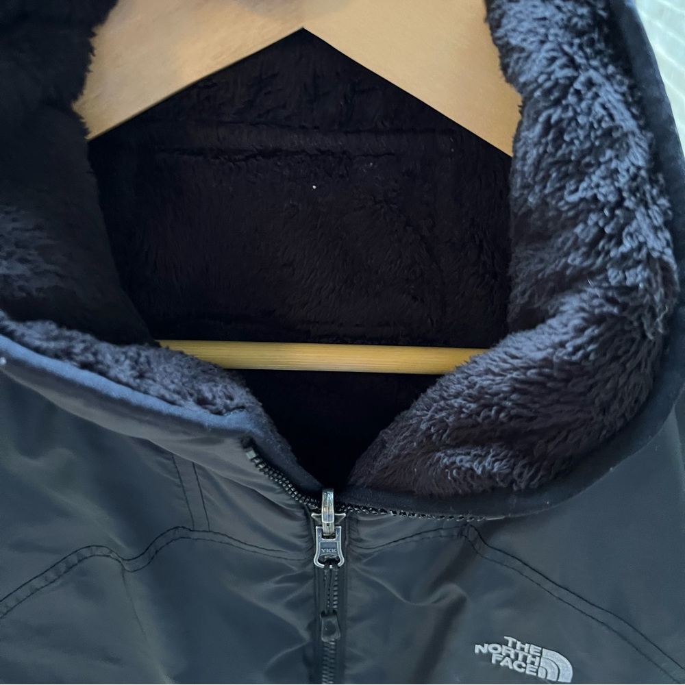The North Face Women's Black Reversible Vest - Picture 3 of 12